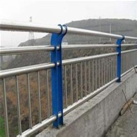 上海碳素钢复合管栏杆 河道防撞护栏 草坪护栏免保养