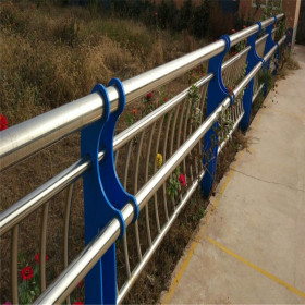 平度不锈钢复合管护栏 304不锈钢内衬护栏 防撞隔离护栏