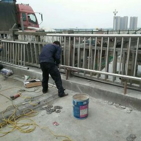 厂家直销桥梁立柱护栏 不锈钢复合管桥梁护栏 防撞河道护栏定做