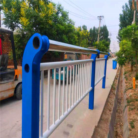 护栏路侧安全净区的宽度得不到满足时应按护栏设置原则进行安全