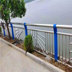 重庆热镀锌公路护栏网、市政围栏网、铁路防护网、体育场护栏网