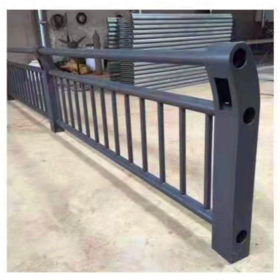 护栏材料有：铝合金、玛钢类、不锈钢、塑钢、锌钢